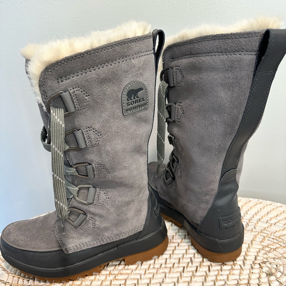Sorel gray women’s snow boots, size 7
